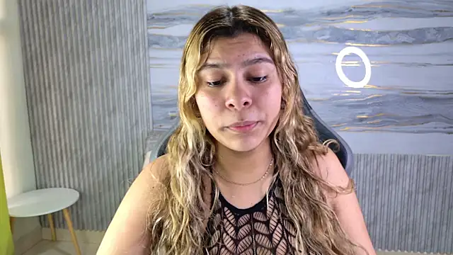 Snapshot of Sophie19__ chatting on May 22, 12:00 pm Sophie19 online show from May 22, 12:00 pm