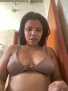 Snapshot of Lucy_strong1 chatting on February 11, 1:05 pm Lucy strong1 online show from February 11, 1:05 pm