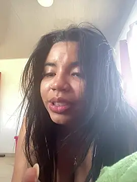 Snapshot of Lucy_strong1 chatting on March 1, 8:33 pm Lucy strong1 online show from March 1, 8:33 pm