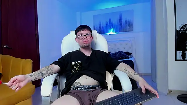 Snapshot of KaiStein chatting on February 11, 7:19 pm KaiStein online show from February 11, 7:19 pm