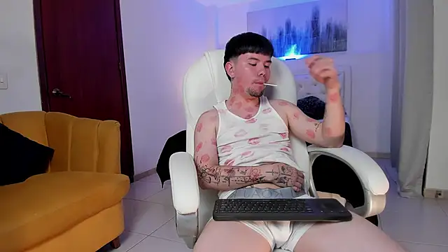 Snapshot of KaiStein chatting on February 15, 2:52 am KaiStein online show from February 15, 2:52 am