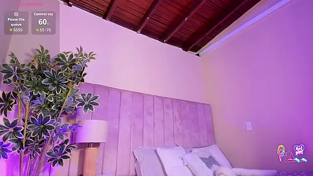 Ashley Beaomunt online show from March 6, 12:23 pm