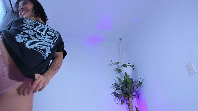 sara-jules online show from March 13, 11:28 am