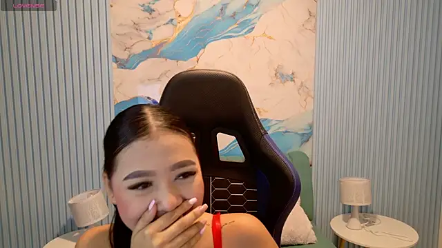 valerie20  online show from April 12, 4:28 am