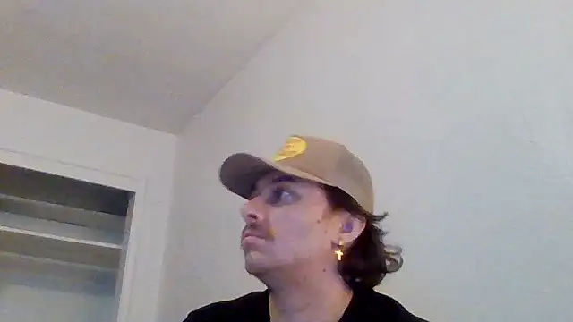 Snapshot of Tallhungandcloudy chatting on February 22, 10:08 pm Tallhungandcloudy online show from February 22, 10:08 pm