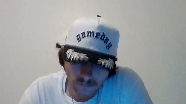 Snapshot of Tallhungandcloudy chatting on February 26, 3:05 am Tallhungandcloudy online show from February 26, 3:05 am