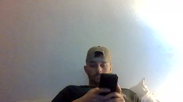 Snapshot of Tallhungandcloudy chatting on March 3, 11:43 pm Tallhungandcloudy online show from March 3, 11:43 pm