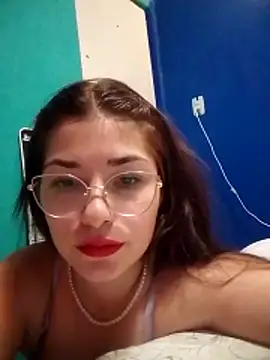 Snapshot of Luna33- chatting on February 15, 7:32 pm Luna33- online show from February 15, 7:32 pm