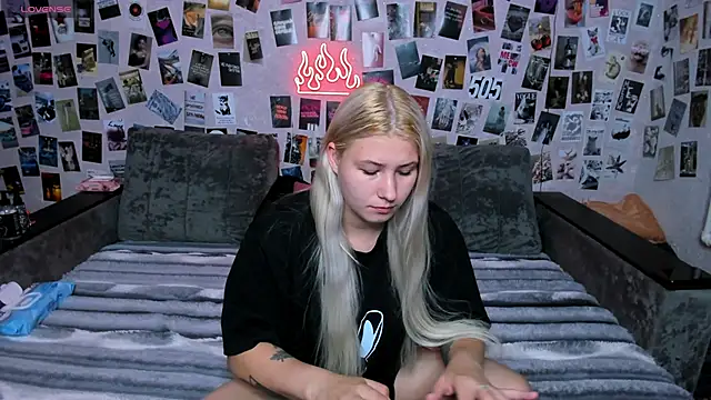 Snapshot of x_Ulya1cutex chatting on June 29, 7:03 pm x Ulya1cutex online show from June 29, 7:03 pm
