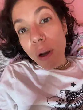 JeanneDuval8888 online show from May 3, 10:05 pm