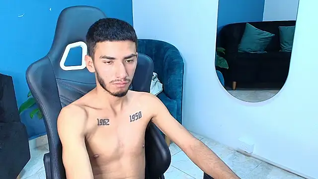 Snapshot of Noah-JONES chatting on March 4, 3:56 am Noah-JONES online show from March 4, 3:56 am