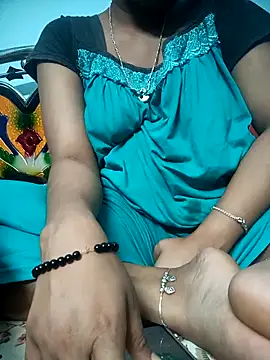 Snapshot of cutezara4 chatting on February 13, 7:10 pm cutezara4 online show from February 13, 7:10 pm