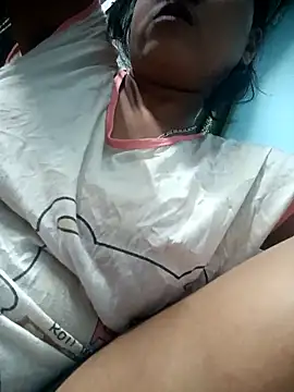 Snapshot of cutezara4 chatting on February 23, 6:27 pm cutezara4 online show from February 23, 6:27 pm