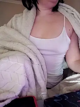 Snapshot of HornyCumBitch chatting on February 25, 4:33 am HornyCumBitch online show from February 25, 4:33 am