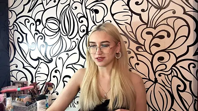 Snapshot of Kat_Catherine chatting on February 24, 12:58 pm Kat Catherine online show from February 24, 12:58 pm