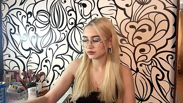 Snapshot of Kat_Catherine chatting on February 25, 10:25 am Kat Catherine online show from February 25, 10:25 am