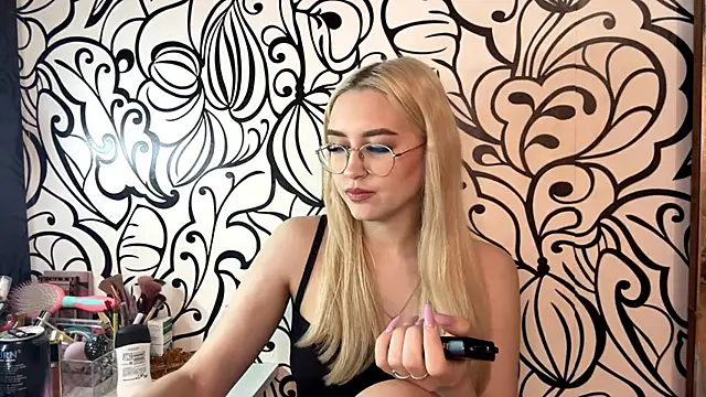 Snapshot of Kat_Catherine chatting on February 28, 11:11 am Kat Catherine online show from February 28, 11:11 am