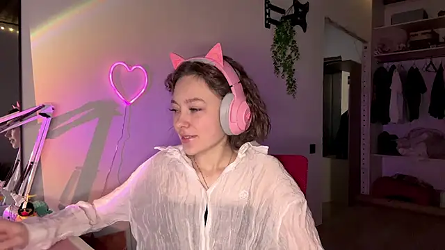 Snapshot of SlunkRear chatting on February 17, 10:05 pm SlunkRear online show from February 17, 10:05 pm