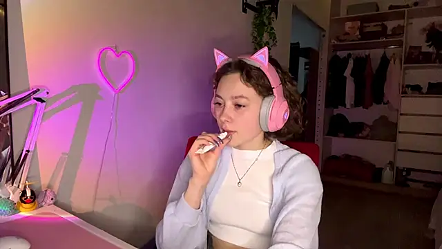 Snapshot of SlunkRear chatting on February 22, 10:08 pm SlunkRear online show from February 22, 10:08 pm