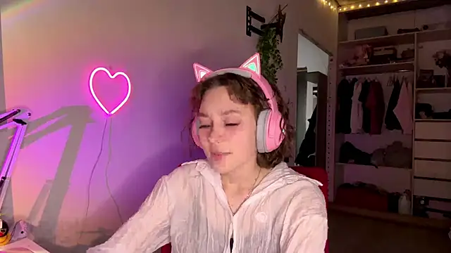 Snapshot of SlunkRear chatting on February 26, 10:20 pm SlunkRear online show from February 26, 10:20 pm