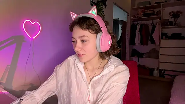 Snapshot of SlunkRear chatting on February 28, 10:11 pm SlunkRear online show from February 28, 10:11 pm