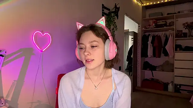 Snapshot of SlunkRear chatting on March 1, 10:45 pm SlunkRear online show from March 1, 10:45 pm