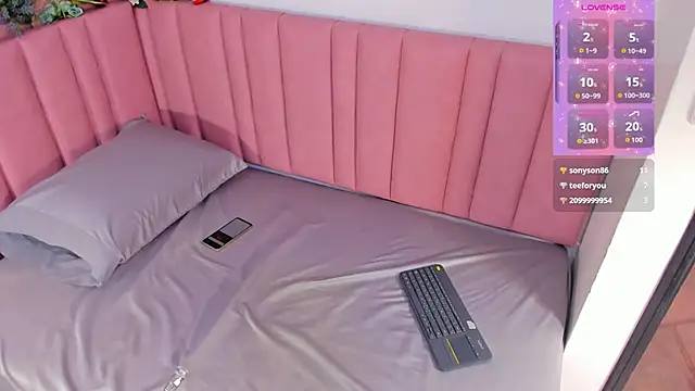 iris cuteface online show from April 12, 12:21 pm