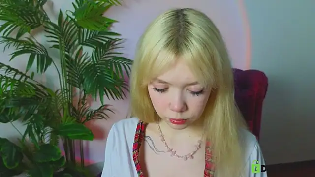 Snapshot of Rochelle_kitty chatting on May 17, 4:14 pm Rochelle kitty online show from May 17, 4:14 pm