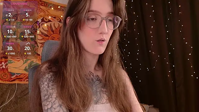 lolami  online show from April 15, 6:31 am