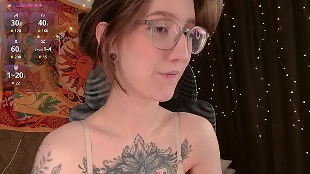 Snapshot of lolami_ chatting on April 30, 7:04 am lolami online show from April 30, 7:04 am