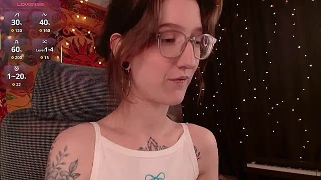 Snapshot of lolami_ chatting on June 9, 8:26 am lolami online show from June 9, 8:26 am