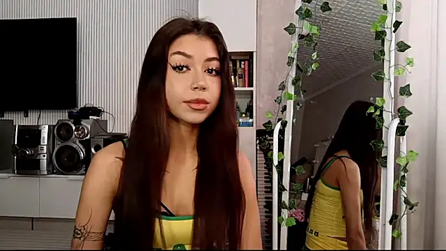 Snapshot of You_Club_Winx chatting on February 22, 11:20 am You Club Winx online show from February 22, 11:20 am