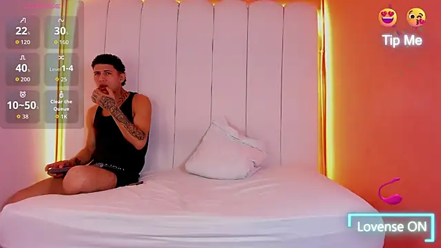 Snapshot of NaughtyVibes_OS chatting on February 18, 12:45 pm NaughtyVibes OS online show from February 18, 12:45 pm