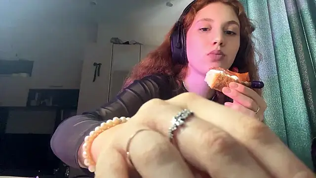 AliceCarrol online show from February 24, 12:25 pm