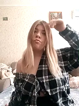 Snapshot of EvaTallor chatting on February 24, 7:17 am EvaTallor online show from February 24, 7:17 am