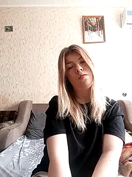 Snapshot of EvaTallor chatting on March 3, 6:41 am EvaTallor online show from March 3, 6:41 am