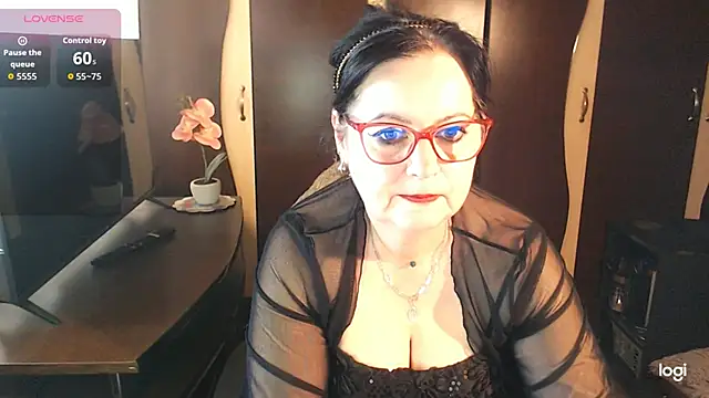Snapshot of exiMIlf chatting on May 3, 11:05 am exiMIlf online show from May 3, 11:05 am