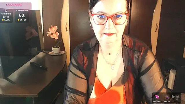 Snapshot of exiMIlf chatting on May 13, 11:29 am exiMIlf online show from May 13, 11:29 am