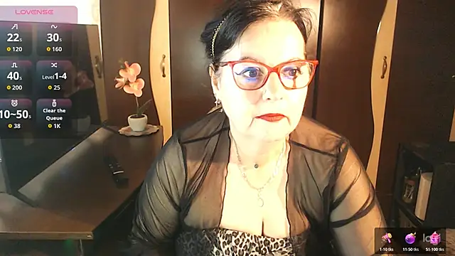 Snapshot of exiMIlf chatting on May 17, 9:06 am exiMIlf online show from May 17, 9:06 am