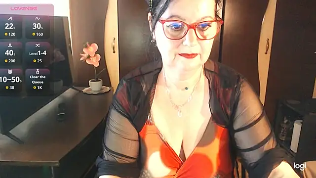 Snapshot of exiMIlf chatting on May 31, 11:06 am exiMIlf online show from May 31, 11:06 am