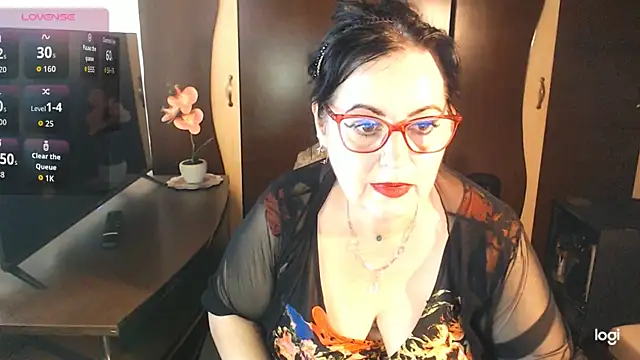 Snapshot of exiMIlf chatting on June 9, 9:21 am exiMIlf online show from June 9, 9:21 am