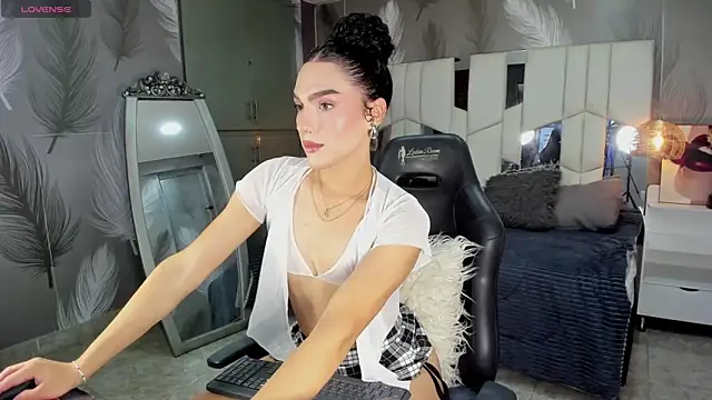 Snapshot of Veronica_hottie chatting on April 28, 11:43 pm Veronica hottie online show from April 28, 11:43 pm