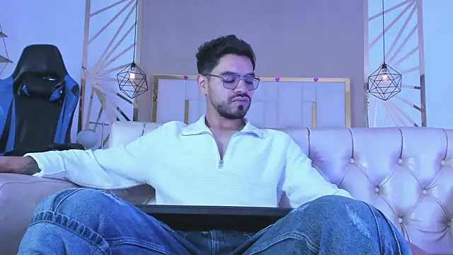 Snapshot of HotPulse_vc chatting on February 21, 12:39 pm HotPulse vc online show from February 21, 12:39 pm