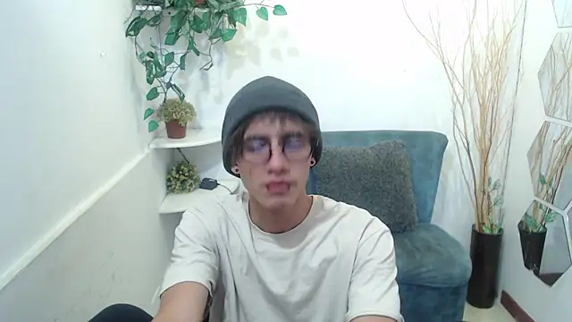 Snapshot of AaronBeer_ chatting on March 3, 12:55 pm AaronBeer online show from March 3, 12:55 pm