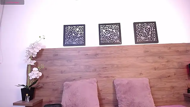 Snapshot of Shanna_Wells chatting on February 12, 12:00 pm Shanna Wells online show from February 12, 12:00 pm