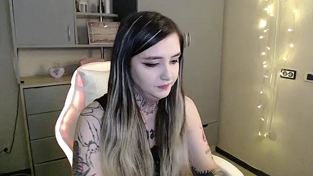Snapshot of Rin_Tozier chatting on March 20, 1:10 am Rin Tozier online show from March 20, 1:10 am
