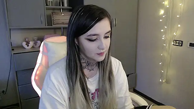 Snapshot of Rin_Tozier chatting on March 22, 2:04 am Rin Tozier online show from March 22, 2:04 am