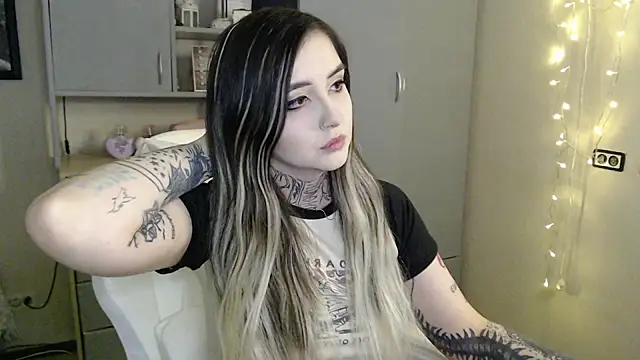 Snapshot of Rin_Tozier chatting on March 29, 1:16 am Rin Tozier online show from March 29, 1:16 am