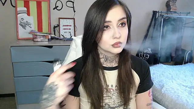 Snapshot of Rin_Tozier chatting on April 24, 12:57 am Rin Tozier online show from April 24, 12:57 am
