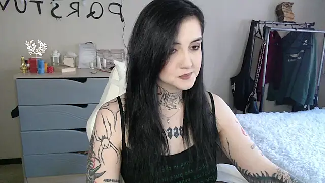 Snapshot of Rin_Tozier chatting on May 6, 1:25 am Rin Tozier online show from May 6, 1:25 am